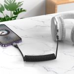 Кабель AUX iPhone Lightning - 3.5 mm Hoco UPA33A (1 м) <черный>