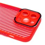 Чехол для Apple iPhone 13 Pro пластиковый вставка под карбон <красный>