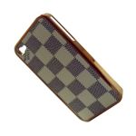 Чехол для Apple iPhone 4/4s пластиковый с кож.вставками дизайн LV <белый>
